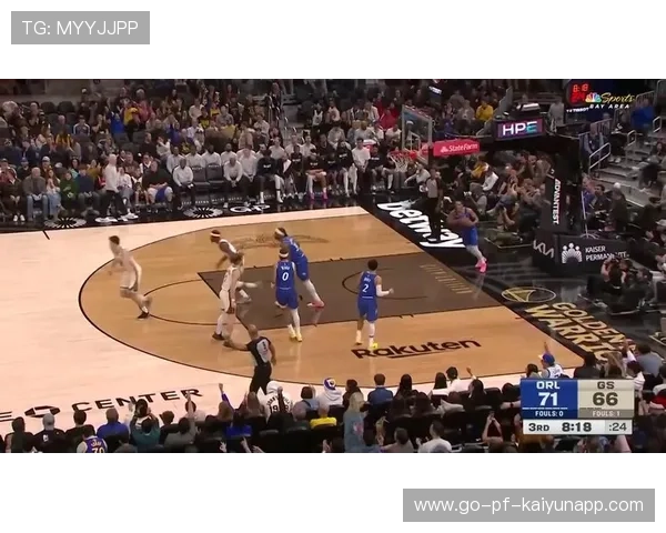 库里连续出手三分命中，勇士彻底掌控全场